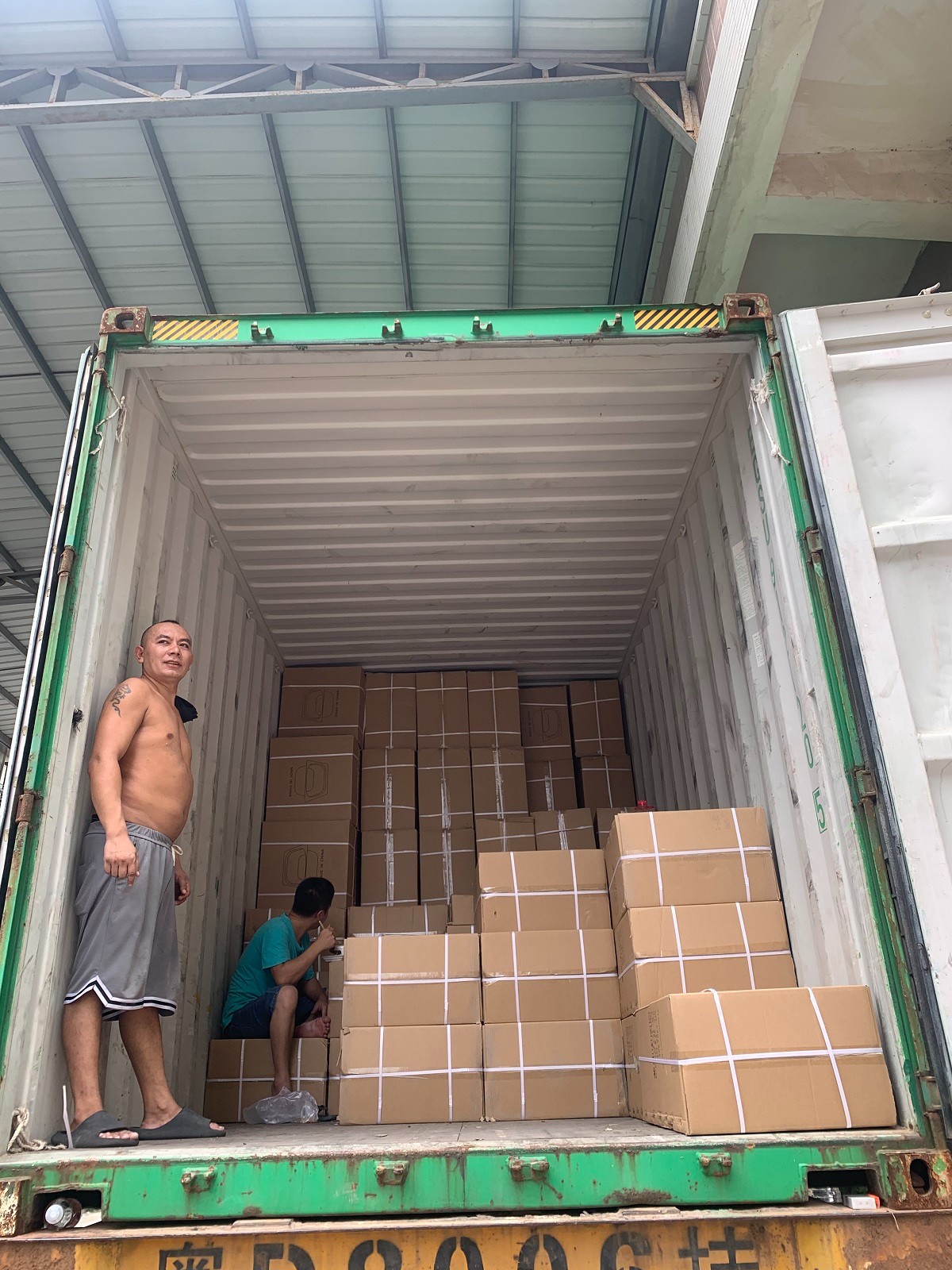 1*40HC container loading to Ukraine on 2022-9-23