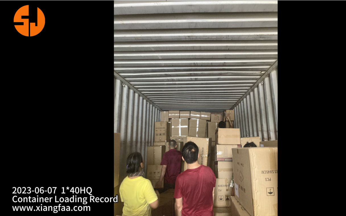 PC GN food pan & orange juicer loading in 40HQ container 2023.6.7, from Xiangfa company.