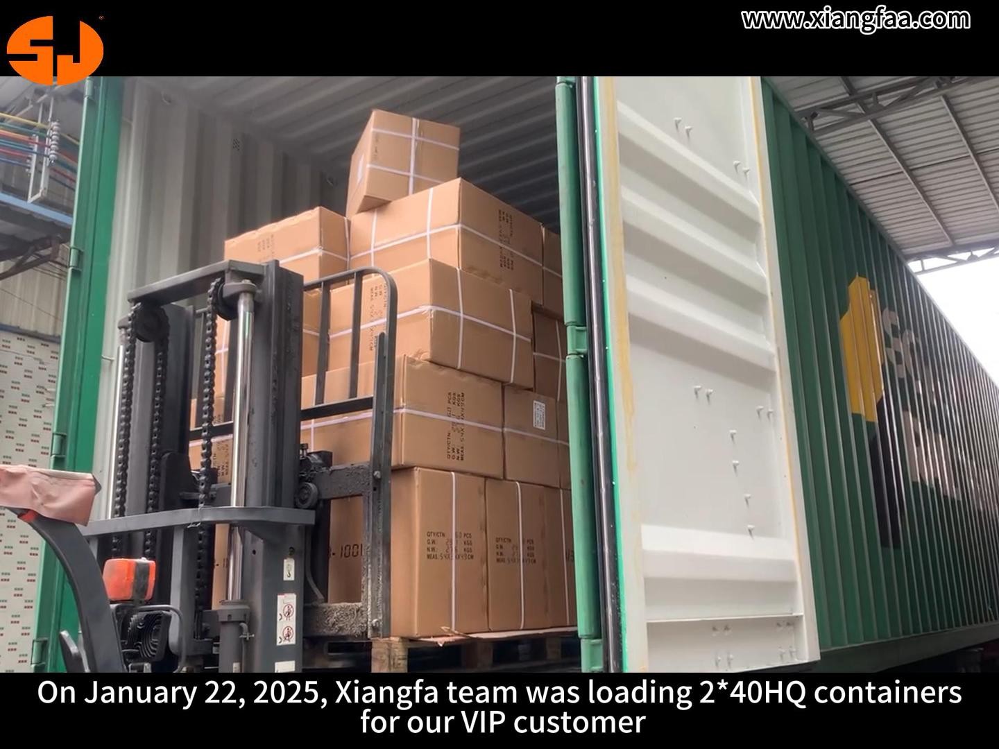 22025-01-22，Xiangfa team loaded 2*40HQ Containers for our VIP Customer